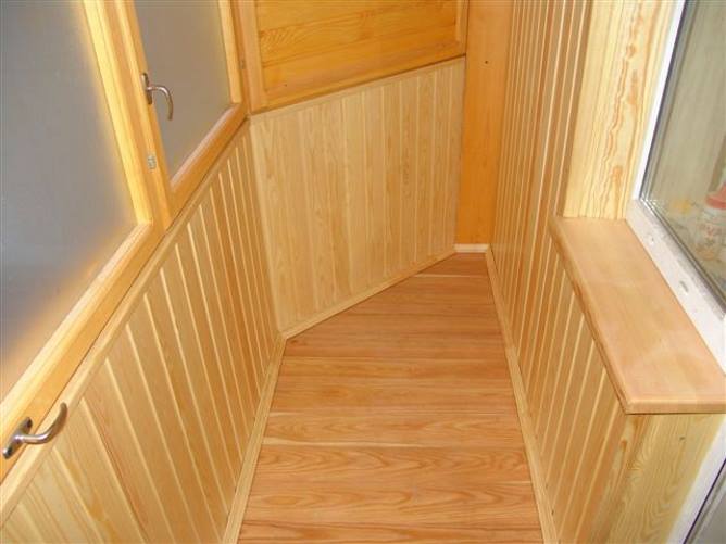 Отделка балконов вагонкой